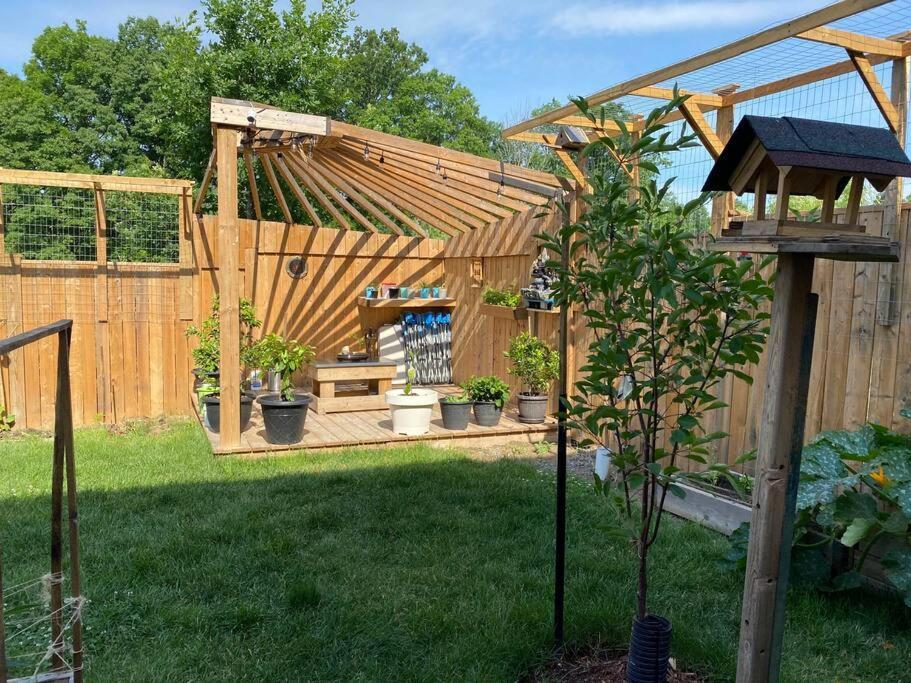 Entire Basement With 3 Bedrooms Niagara Falls Exterior foto