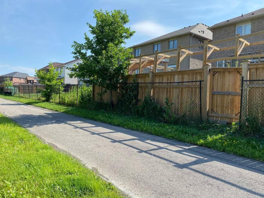 Entire Basement With 3 Bedrooms Niagara Falls Exterior foto